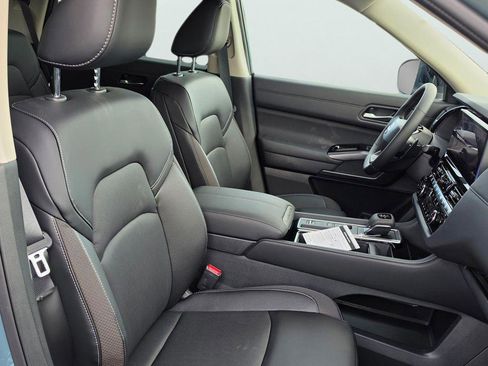 New 2026 Nissan Pathfinder SL FWD image 12