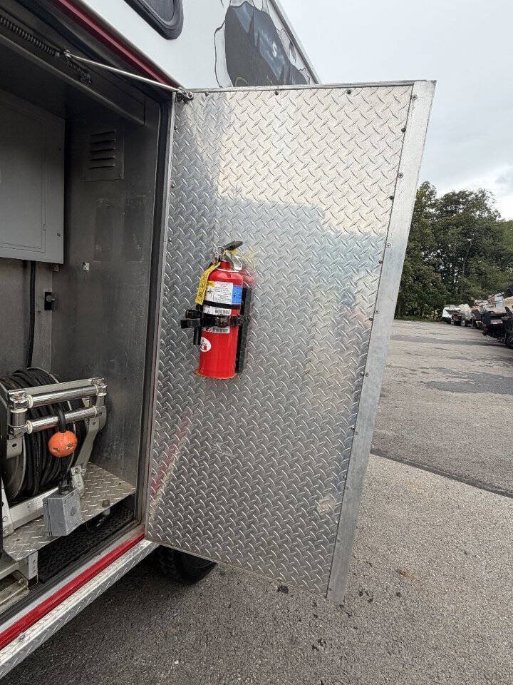 Used 1999 Ford F450 4x4 Regular Cab Super Duty image 33