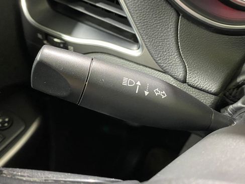 Used 2021 Jeep Cherokee Latitude Lux w/ Comfort/Convenience Group image 21