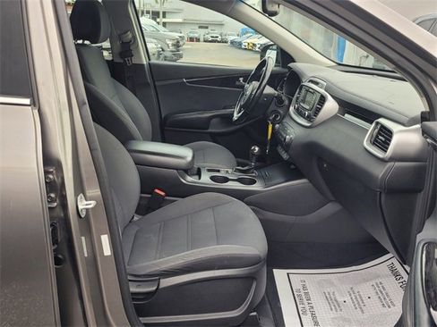 Used 2016 Kia Sorento LX w/ LX Convenience Package image 25