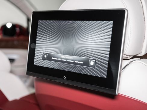 Used 2025 Bentley Bentayga image 27