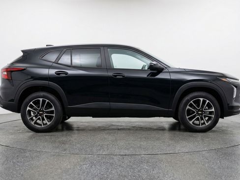 Used 2025 Chevrolet TrailBlazer LT image 11