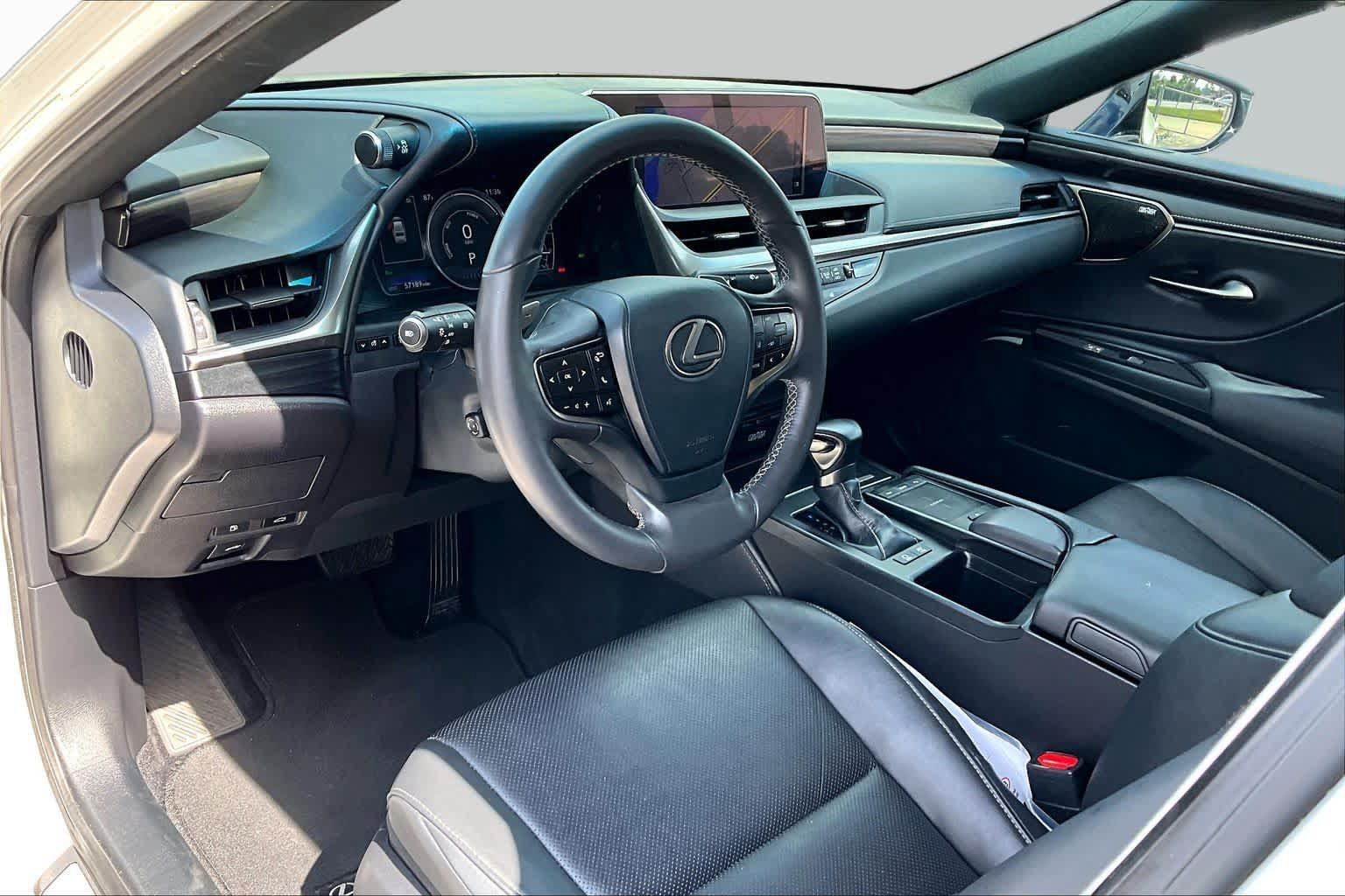 Used 2020 Lexus ES 300h w/ Premium Package FWD image 18