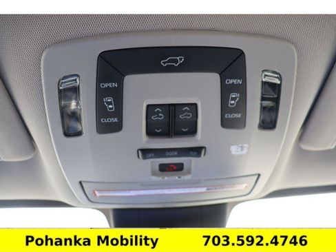 Used 2021 Toyota Sienna XLE w/ XLE Plus Package FWD image 19