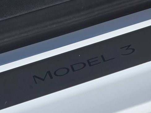 Used 2023 Tesla Model 3 Standard Range image 11