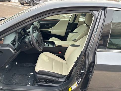 Used 2024 Lexus ES 350 350 w/ Premium Package image 9