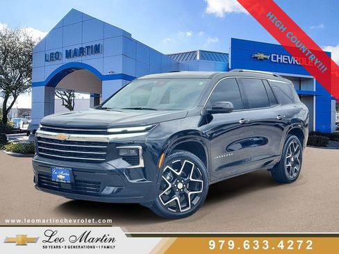 Used 2025 Chevrolet Traverse High Country image 1