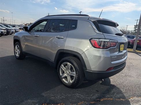 Used 2024 Jeep Compass Latitude image 6