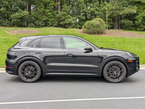 Certified 2025 Porsche Cayenne GTS AWD/4WD image 25