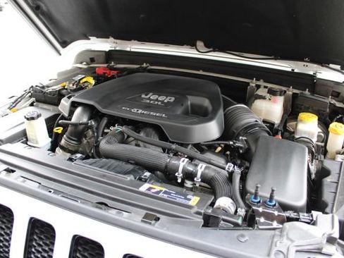 Used 2023 Jeep Wrangler Unlimited Sahara AWD/4WD image 52
