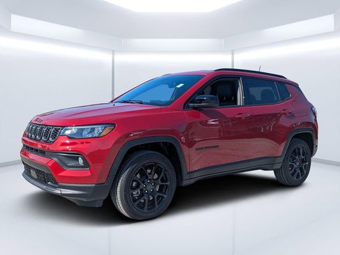 Used 2026 Jeep Compass Latitude image 7