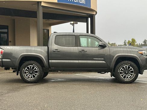 Used 2023 Toyota Tacoma TRD Sport image 3