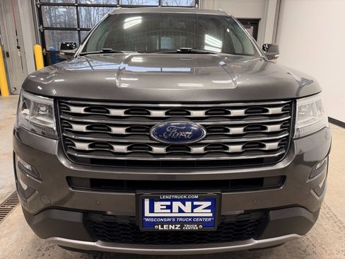 Used 2017 Ford Explorer XLT w/ Equipment Group 202A image 3