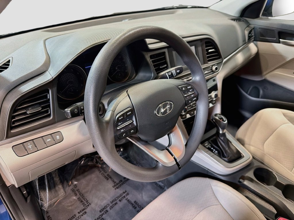 Used 2020 Hyundai Elantra SE FWD image 11