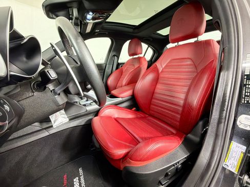 Used 2023 Alfa Romeo Giulia Veloce AWD/4WD image 21