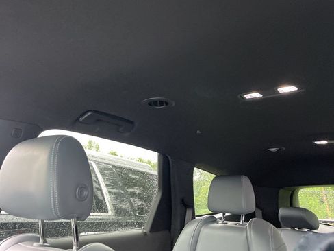 Used 2022 Buick Enclave Essence AWD/4WD image 19