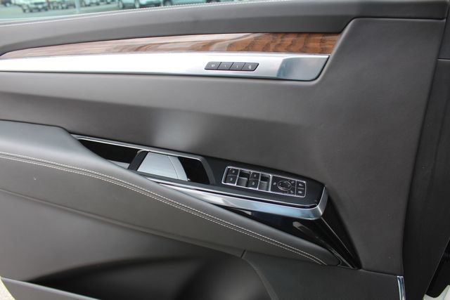 Used 2025 Cadillac Escalade ESV Sport Platinum w/ LPO, Floor Liner Package AWD/4WD image 40