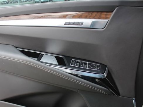 Used 2025 Cadillac Escalade ESV Sport Platinum w/ LPO, Floor Liner Package AWD/4WD image 40