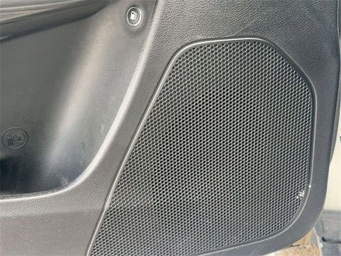 Used 2016 Jeep Cherokee Latitude w/ Cold Weather Group image 16