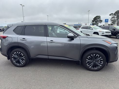 Used 2025 Nissan Rogue SL w/ Tech Package AWD/4WD image 7