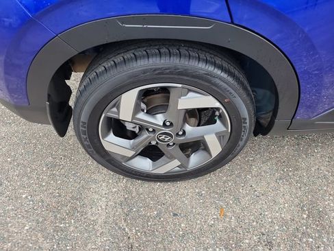 Used 2025 Hyundai Venue Limited image 7