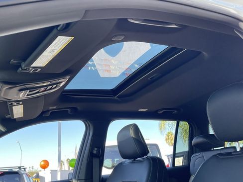 New 2025 Jeep Grand Cherokee L Altitude image 18