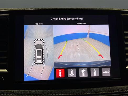 Used 2024 Chrysler Pacifica Limited FWD image 13
