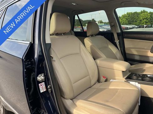Used 2018 Subaru Outback 3.6R Limited AWD/4WD image 26