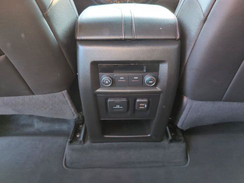 Used 2023 Chevrolet Traverse RS FWD image 33
