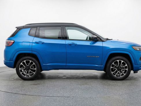 Used 2025 Jeep Compass Trailhawk image 11