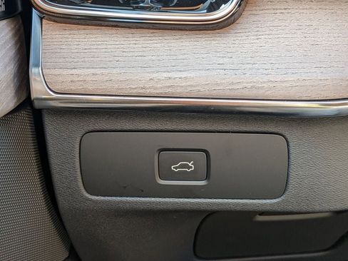 New 2026 Volvo XC90 B6 Plus w/ Protection Package Premier image 31