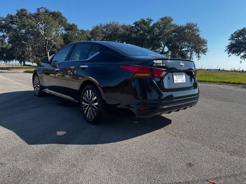 Used 2025 Nissan Altima 2.5 SV image 3