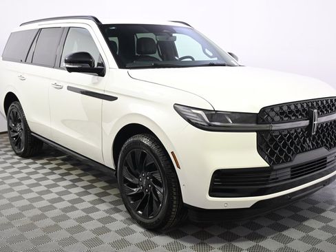 New 2025 Lincoln Navigator Reserve w/ Jet Appearance Package image 8