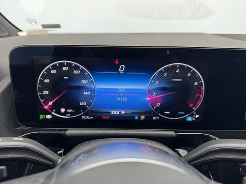 Used 2025 Mercedes-Benz GLA 250 image 2