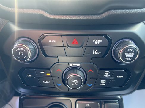 Used 2023 Jeep Renegade Altitude AWD/4WD image 33