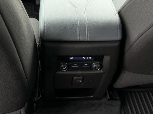 Used 2021 Chevrolet Traverse LT FWD image 7
