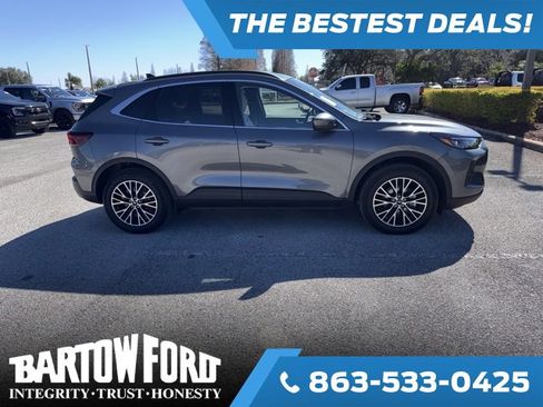Used 2025 Ford Escape Base w/ PHEV Premium Package image 4