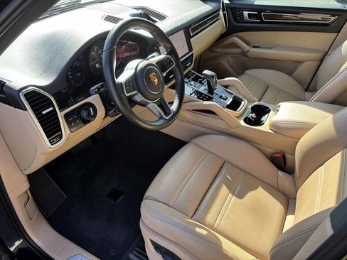 Certified 2022 Porsche Cayenne Platinum Edition image 19