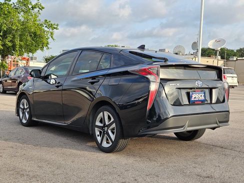 Used 2017 Toyota Prius Three Touring FWD image 7