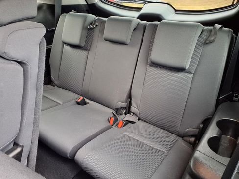 Used 2019 Toyota Highlander LE image 11