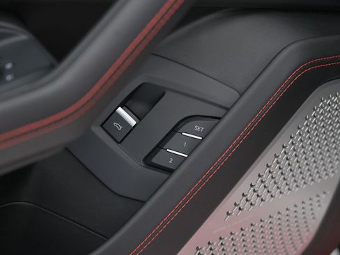 Used 2021 Lamborghini Urus image 45