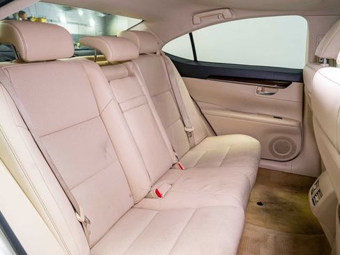Used 2013 Lexus ES 350 w/ Luxury Pkg FWD image 17