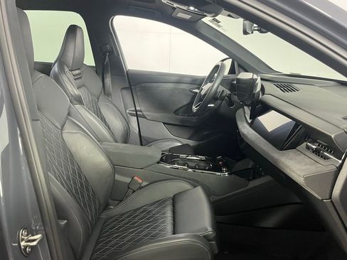 Used 2025 Audi SQ6 e-tron Prestige w/ Black Edition One image 30