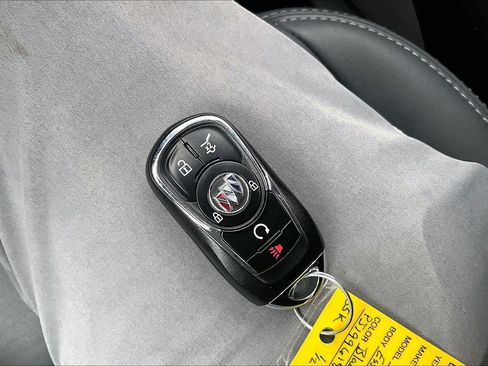 Used 2023 Buick Enclave Essence AWD/4WD image 12