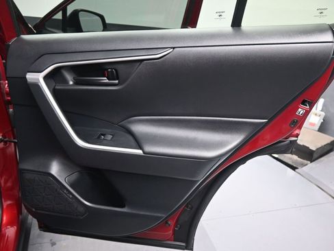 Used 2020 Toyota RAV4 LE image 13