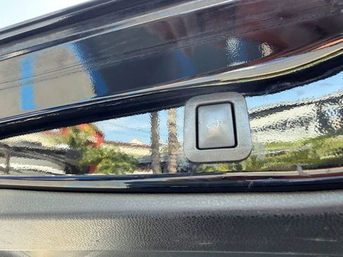 Used 2019 Toyota Highlander SE image 12