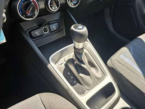 Used 2025 Hyundai Venue SE image 22