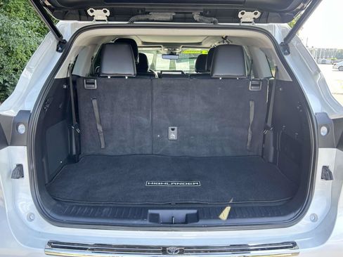 Used 2023 Toyota Highlander Platinum FWD image 14