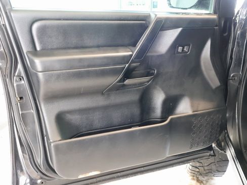 Used 2010 Nissan Titan SE w/ SE Value Truck Pkg image 10