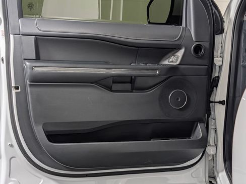 Used 2023 Ford Expedition XLT AWD/4WD image 19